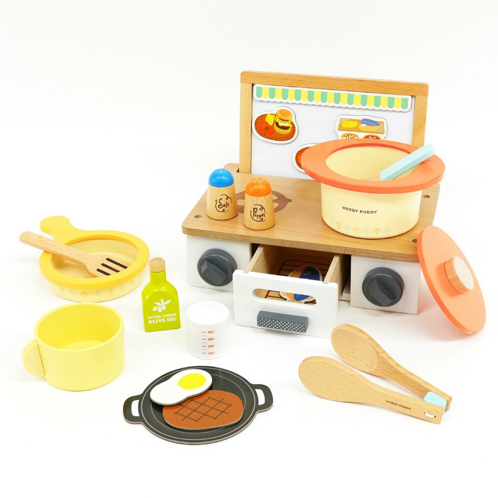 コンパクトキッチンと調理グッズ